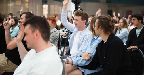 📣 Are AI and Gen Z just more buzzwords, or can no brand do without them? 📣