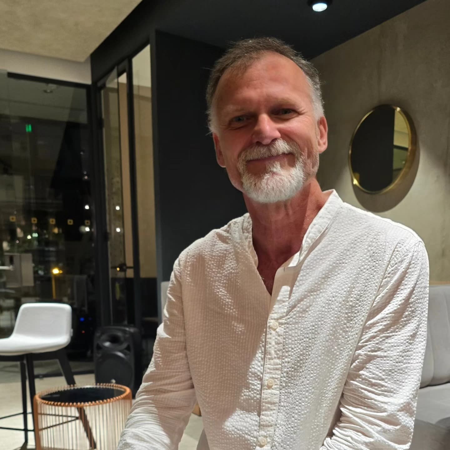 Děkuji Evičce Tesařové za dnešní pozvání na přednášku milého kamaráda profesora …