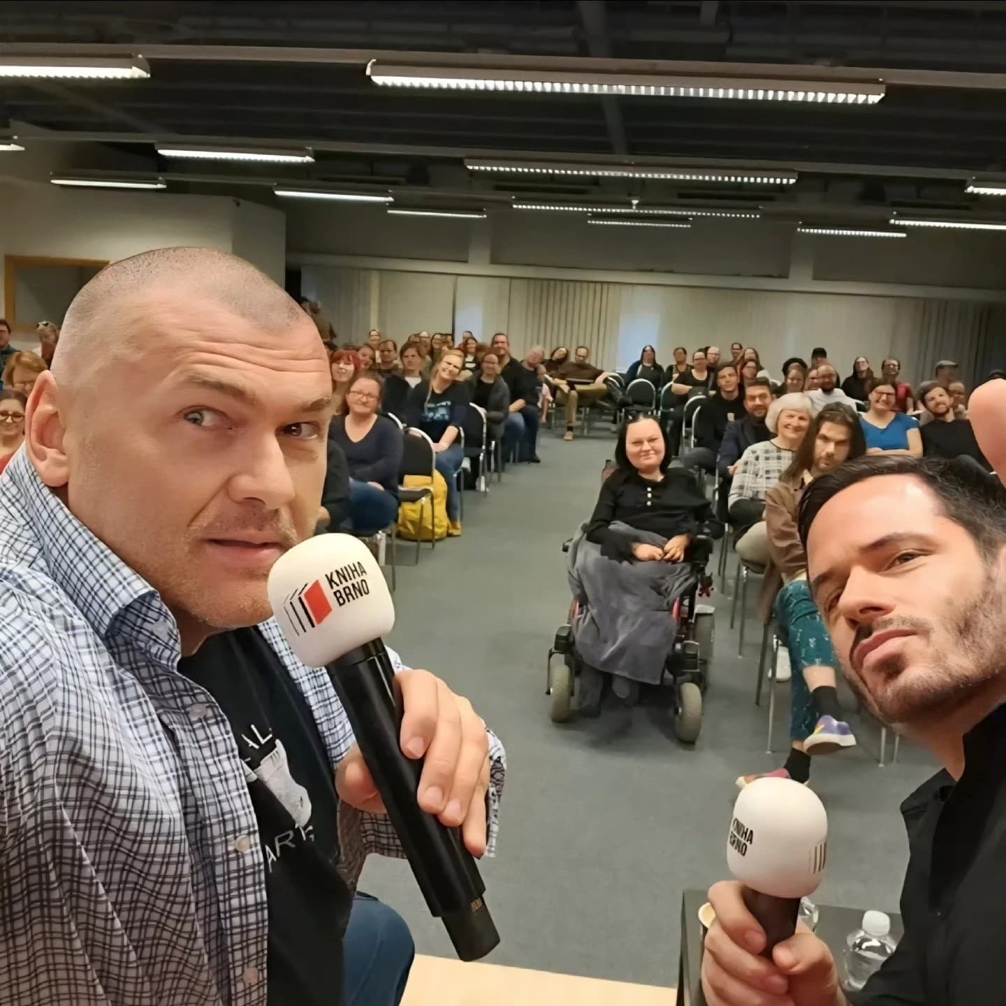 📚✨ Dneska jsem byl na knižním veletrhu v Brně a měl skvělou panelovou diskuzi s…