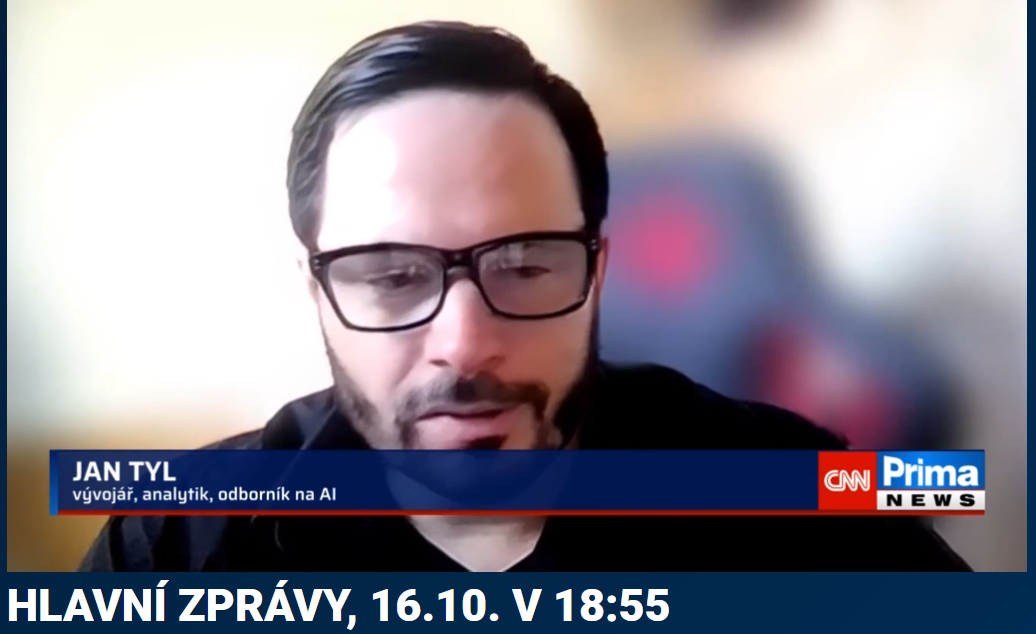 Jan Tyl při online rozhovoru v Hlavních zprávách CNN Prima NEWS ze 16. října 2026. Televizní jmenovka: vývojář, analytik, odborník na AI.